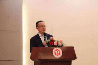 1.侯国跃教授主持